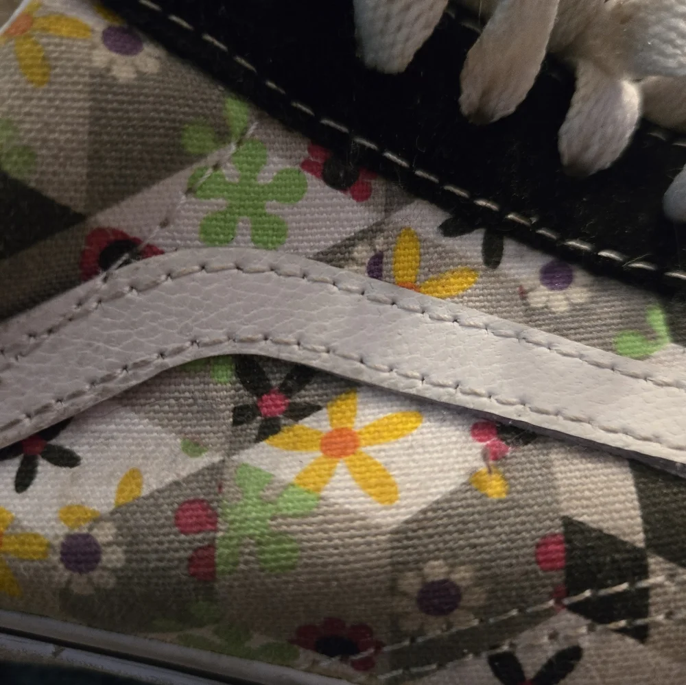 Vans Black and White Floral Sneakers - Picture 3 of 6